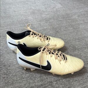 Nike cleats men’s 10.5